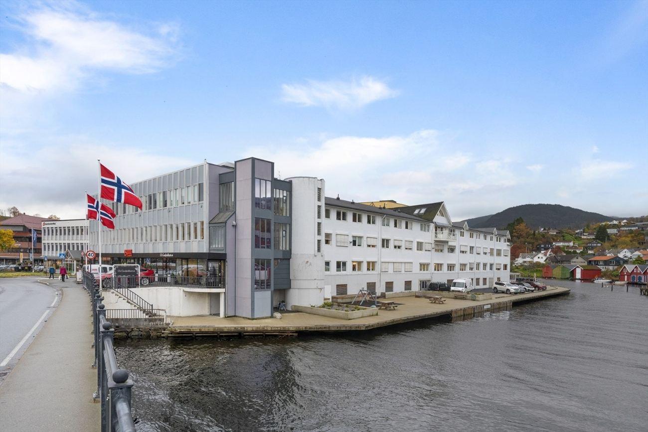 Tidligere tannlegesenter i Bjørnegaarden, Os sentrum
